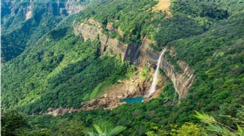 Hidden Waterfalls of Meghalaya: Chasing Misty Trails, Secret Cascades, Emerald Pools, Rainforest Echoes, and the Breathtaking Serenity of Northeast India’s Most Enchanting Natural Treasures