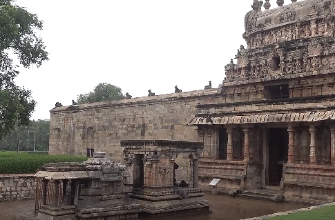 Temples of Tamil Nadu: A Sacred Journey Through Towering Gopurams, Ancient Rituals, Sculpted Stone Stories, Pilgrimage Towns, and the Spiritual Pulse of Southern India’s Timeless Devotion